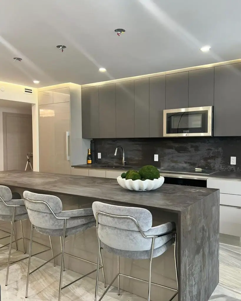 Homey Comfort Among Sleek Simplicity