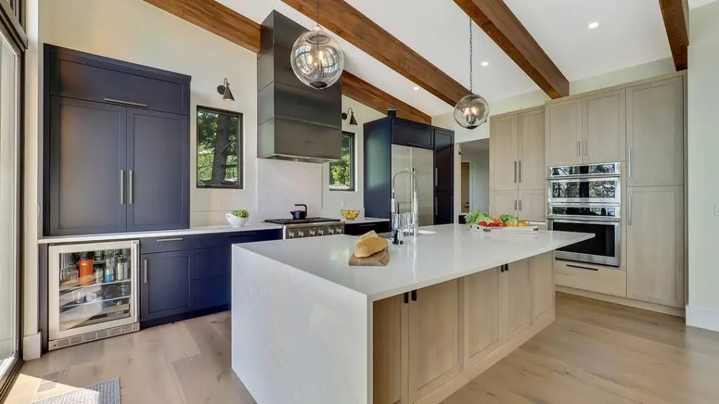Airy Farmhouse Chic with Navy Accents