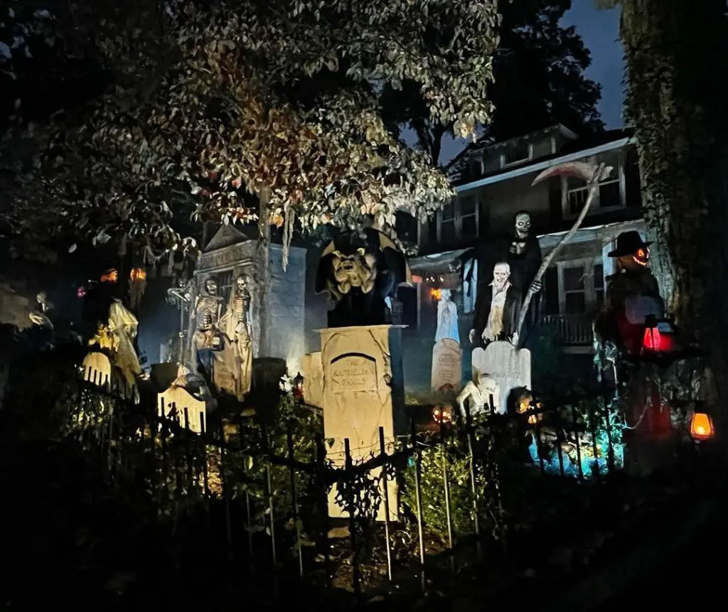 Spooky yard transformed into graveyard haunt