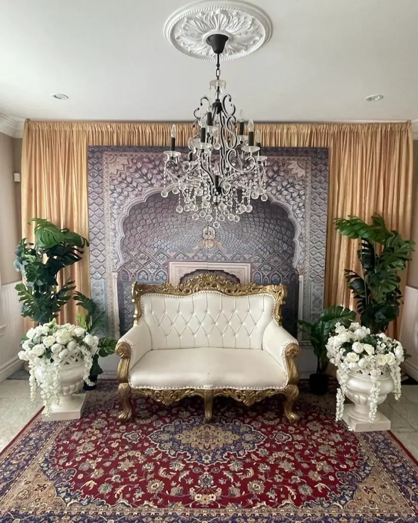 Luxurious Moroccan-inspired wedding seating arrangement