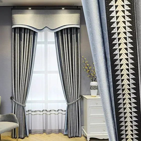 Sophisticated Living Room with Stylish Drapery