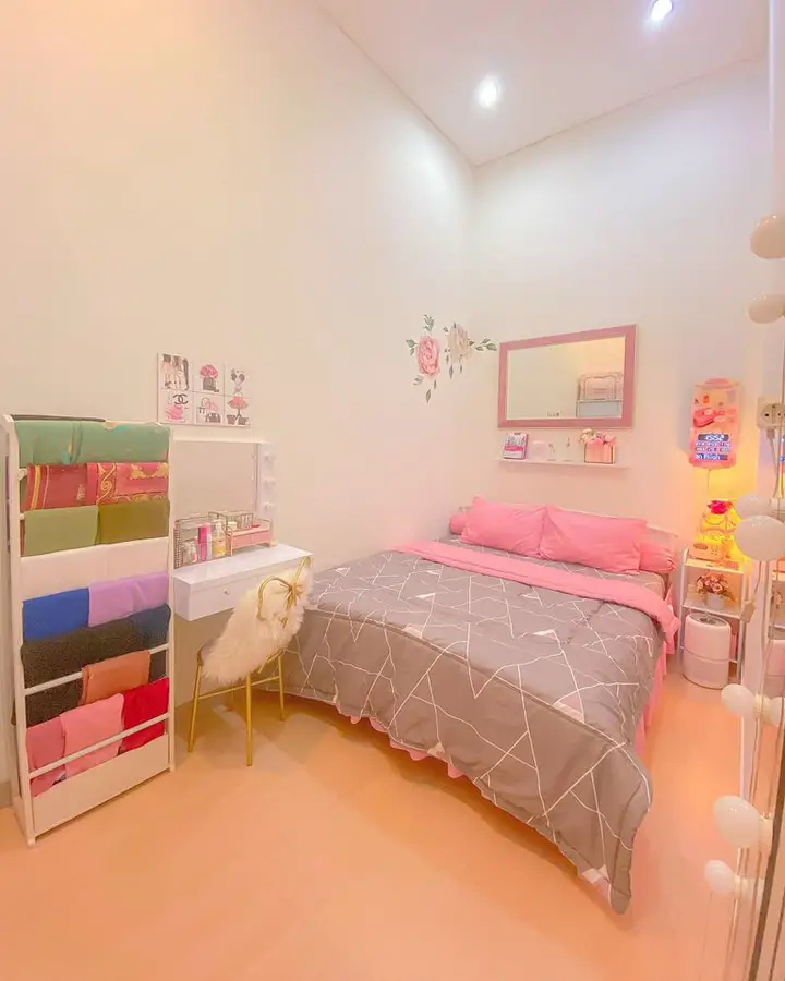 Small pink bedroom with geometric wall pattern and vertical storage